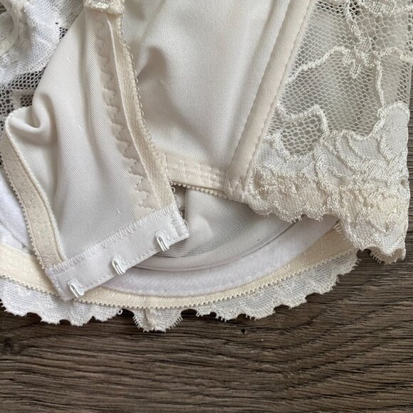 NWT Ivory Lacy Underwire Bra - 42 E Large European Bra - Picture 8 of 10